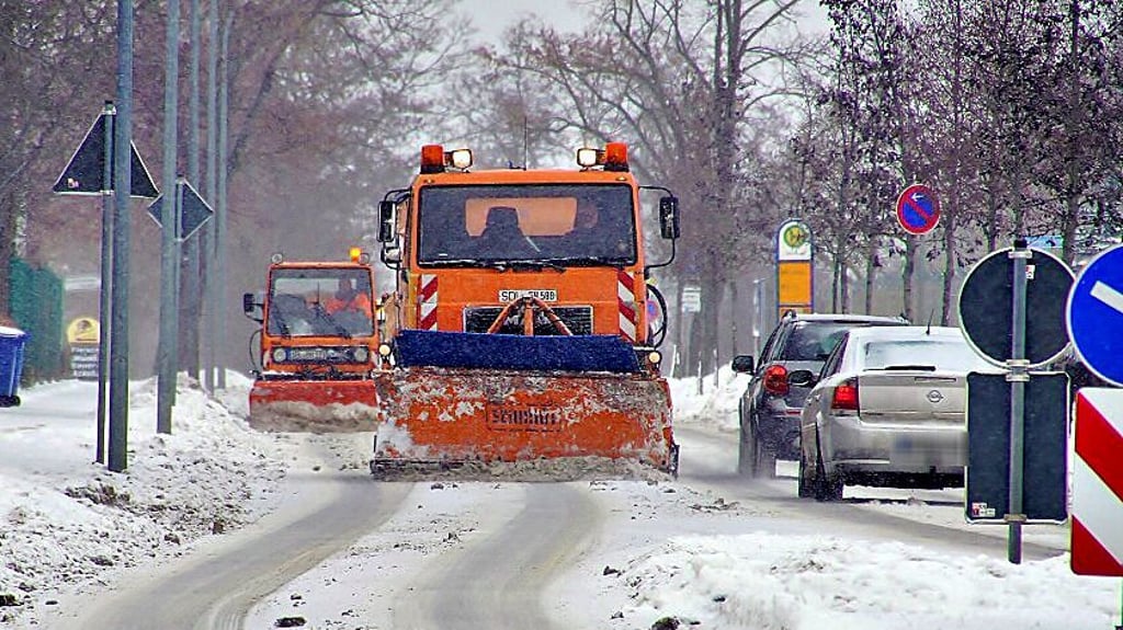 Der Winterdienst hat auf den Straßen  im Landkreis Stendal  die Tage ordentlich zu tun. 