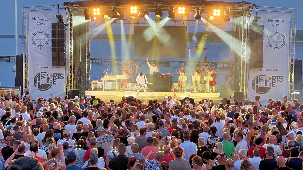 DJ Alex Christensen legte beim vergangenen Hafenfest in bitterfeld auf.  Doch trotz Startpower kamen weniger Besucher als sonst. Das führte zu Problemen und jetzt zur Absage des Festes für 2026.&nbsp;&nbsp;