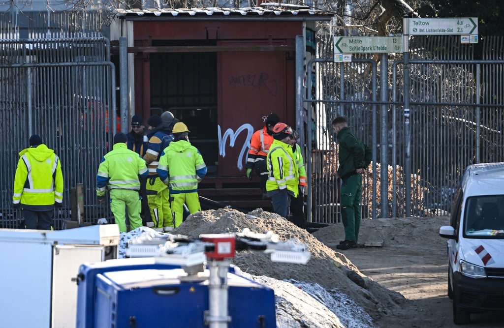 Bauarbeiten am Anschlagsort.