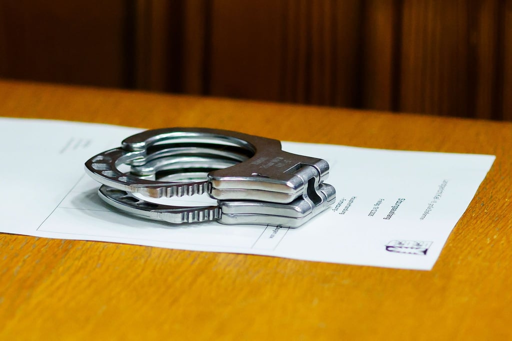 Ein Mann hat seinen Sohn mit einer Axt erschlagen und muss deshalb nun ins Gefängnis. (Symbolbild)