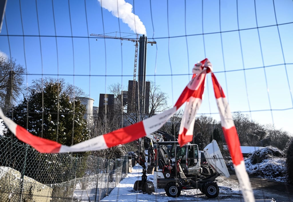Ein Brandanschlag auf eine Kabelbrücke verursachte den Ausfall.