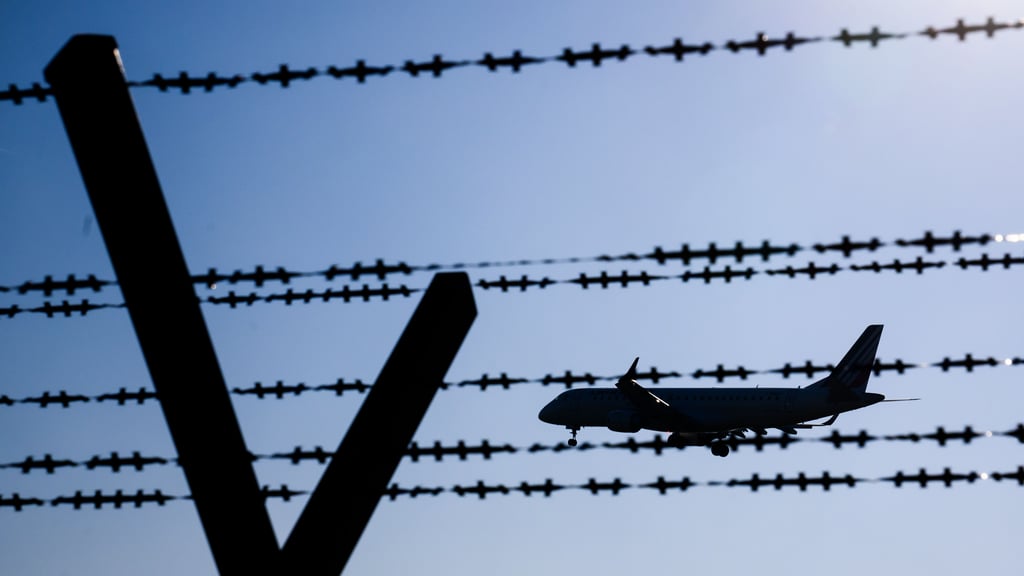 Am Dienstag ist ein Syrer aus der Strafhaft aus Sachsen-Anhalt in sein Heimatland abgeschoben worden. 