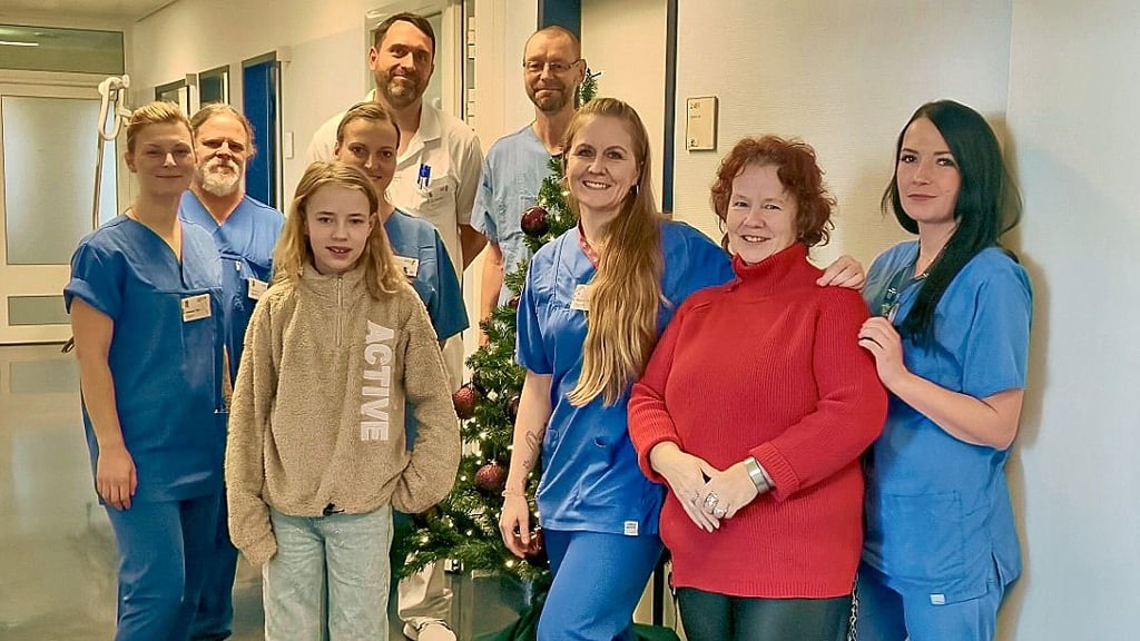 Frau Manuela K. und ihrer Tochter sowie ein Teil des ITS-Teams