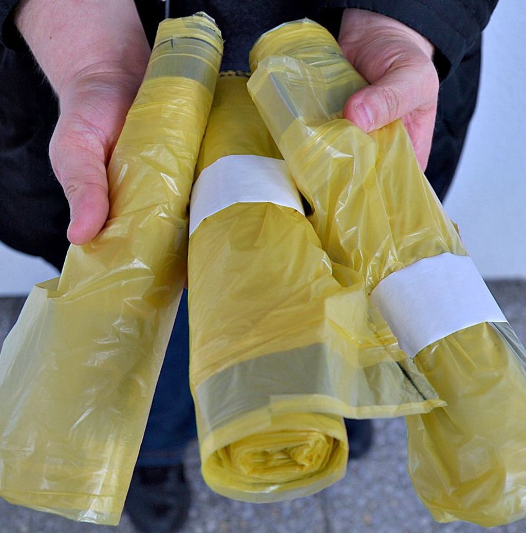 Gelbe Säcke gibt es unter anderem auf den Wertstoffhöfen.