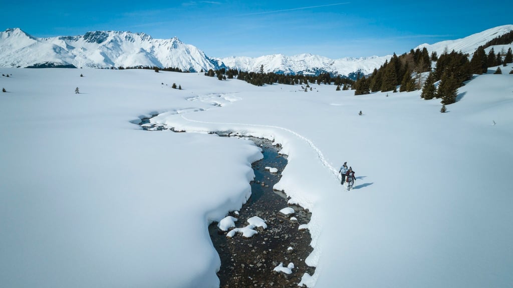 Bei diesem Panorama lässt man die Skier schon mal zugunsten der Wanderschuhe liegen: In Nauders steht ein neuer Winterwanderweg zur Verfügung.