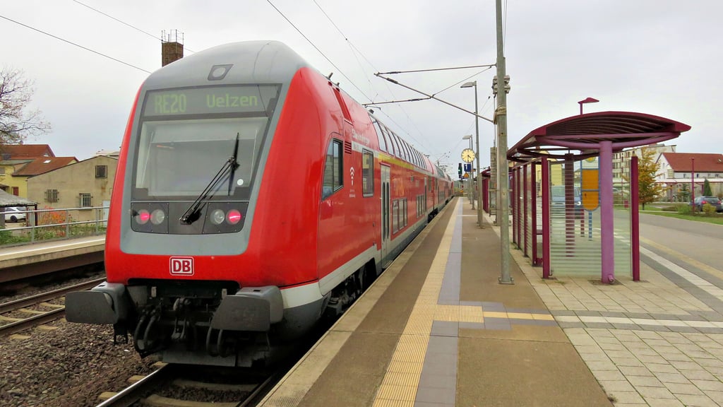 Die Bahn war 2025 so gefragt und so unpünktlich wie nie. Hier die Linie von Stendal nach Uelzen.