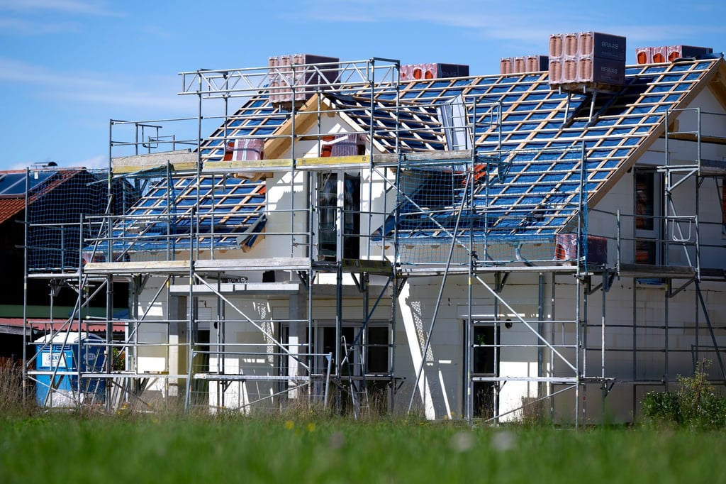 Höhere Lohn- und Materialkosten haben die Baupreise im vergangenen Jahr in Thüringen steigen lassen. (Archivbild)