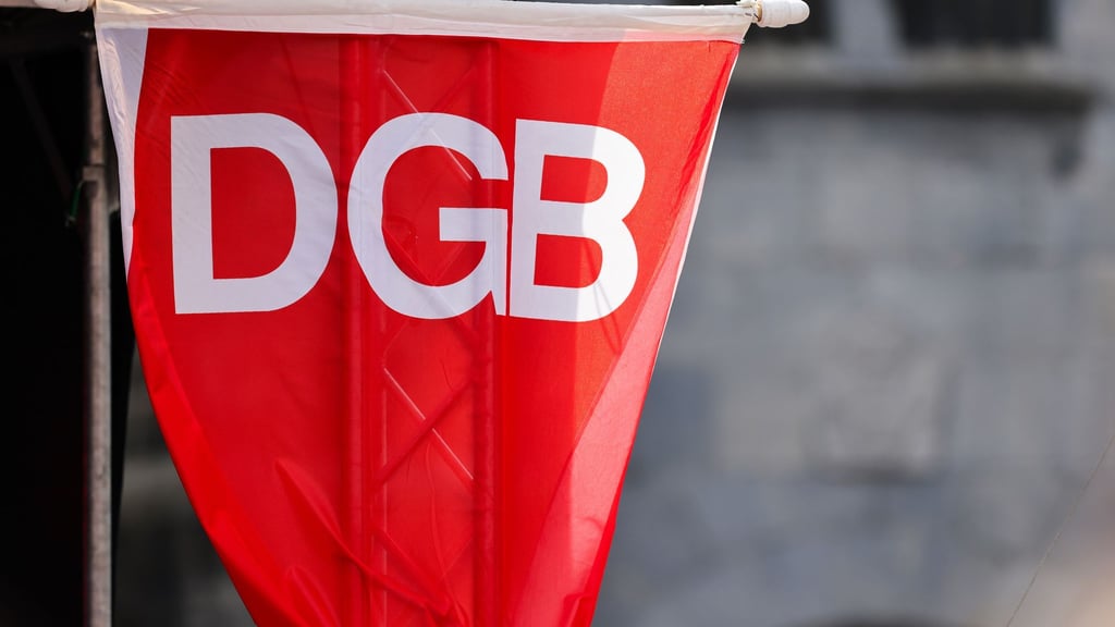 Die Landesleiterin des Deutschen Gewerkschaftsbundes (DGB) für Sachsen-Anhalt, Katrin Skirlo, verlangt etwa Investitionen in eine gezielte Industriepolitik, um Arbeitsplatzverluste zu verhindern. (Symbolbild)