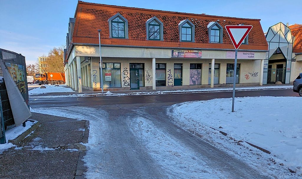 Der Wintereinbruch verwandelte so manche Straßen in Schönebeck in eine Schlitterbahnen. Ein Großteil wurde jedoch durch Mitarbeiter des Bauhofs von Schnee und Eis befreit.