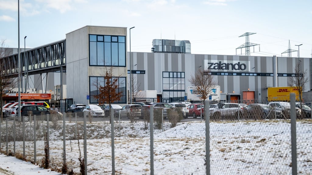 Zalando will in Erfurt den Stecker ziehen – Tausende Jobs wackeln, Politik und Beschäftigte fühlen sich überrumpelt.