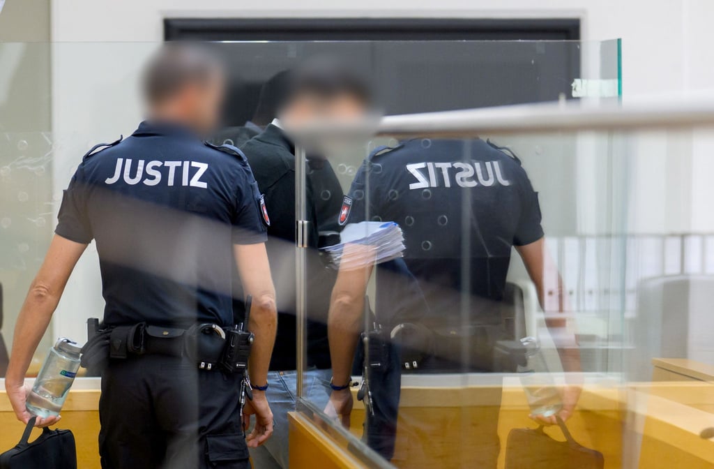 Ein Staatsanwalt aus Hannover soll gegen Geld eine international agierende Kokain-Bande mit Informationen versorgt haben. Jetzt gibt es eine Überraschung im Verfahren. (Archivbild)