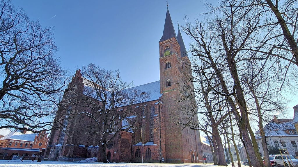 Die Generalsanierung des Doms in Stendal wird fortgesetzt. Das Land Sachsen-Anhalt stellt dafür 5,4 Millionen Euro aus dem Sondervermögen des Bundes zur Verfügung.