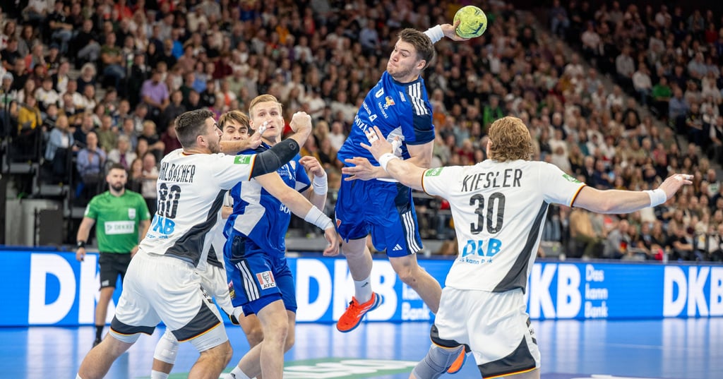 Elvar Örn Jonsson besiegte mit Island im November das DHB-Team mit 31:29 und warf dabei drei Tore.