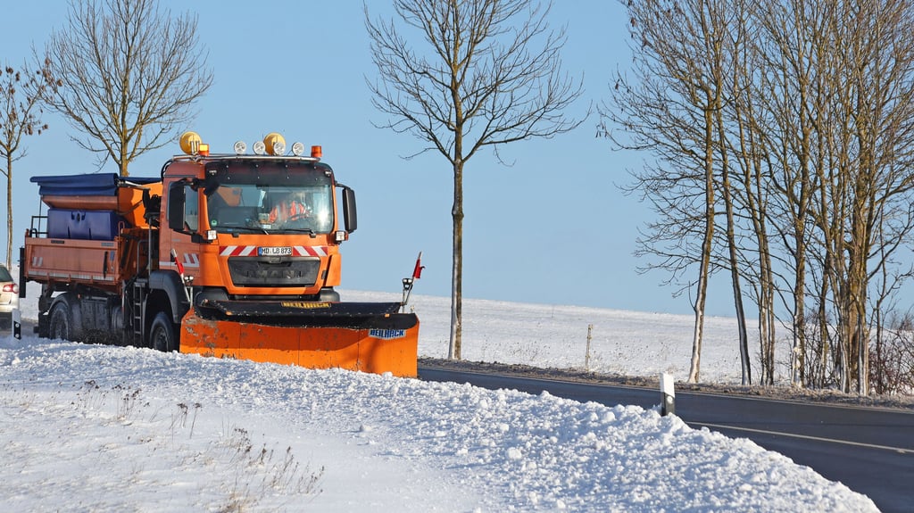 Die Winterdienste im Burgenlandkreis sehen sich gut auf das herannahende Sturmtief „Elli“ vorbereitet. 