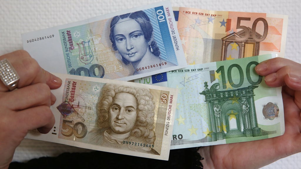 Auch in Berlin und Brandenburg werden nach wie vor jedes Jahr mehrere Millionen D-Mark bei der Bundesbank in Euro umgetauscht. (Archivbild)