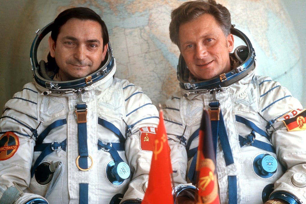 August 1978: Der sowjetische Kosmonaut Waleri Bykowski (links) und der DDR-Astronaut Sigmund Jähn vor ihrem gemeinsamen Raumflug.