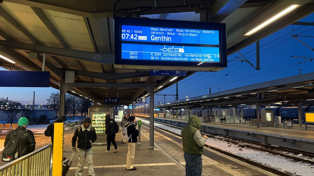 Der Stellwerksbrand bei Gerwisch und seine Nachwirkungen: Neben dem Regionalexpress 1 besteht mit der Regionalbahn 40 eine zweite Direktverbindung zwischen Magdeburg und Genthin. Beide Züge wechseln sich im Stundentakt ab.