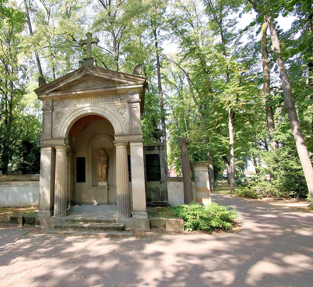 Pompöse Grabmale wie dieses gibt es heute kaum noch. Auf dem Calbenser Friedhof wird vor allem für Urnengräber mehr Platz benötigt.