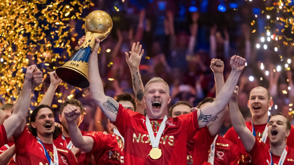 Nach dem WM-Triumph 2025 durfte Magnus Saugstrup als dänischer Kapitän den Pokal in Empfang nehmen. Diese Bilder sollen sich bei der EM wiederholen.