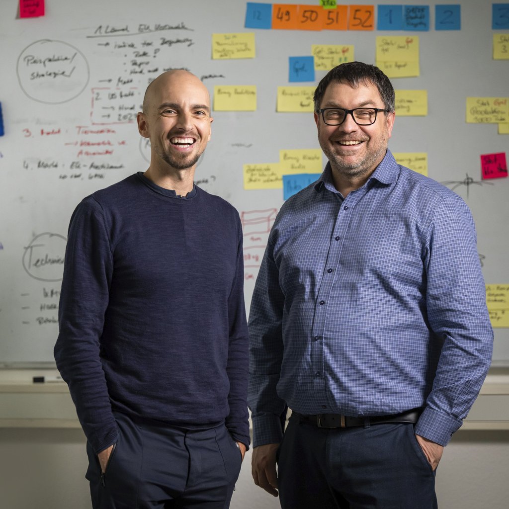 Pierre Tangermann (links) und Mirko Buchholz sind die beiden Gründer von Perio Trap. Ihre Zahnpasta findet derzeit reißenden Absatz - nicht nur in Halle, sondern auf der ganzen Welt.