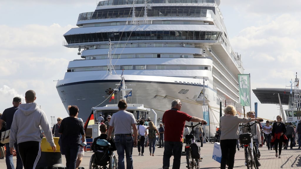 Oceania Cruises setzt ab sofort auf ein Adults-only-Konzept: Künftig sind nur noch Gäste ab 18 Jahren an Bord willkommen.