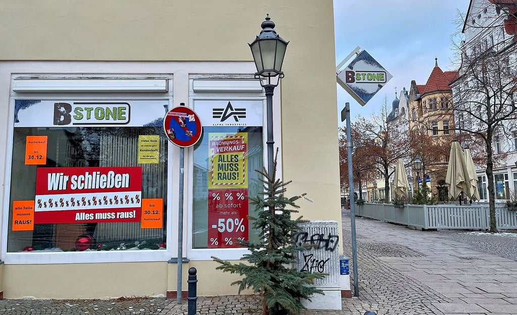 Seit Jahresende geschlossen ist das Modegeschäft  B-Stone am Zeitzer Roßmarkt/Michaeliskirchhof. Ein herber Schlag für die Innenstadt.  