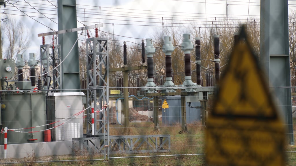 Ursprung eines großflächigen Stromausfalls: Das Umspannwerk West in Halle-Neustadt war im Februar vor drei Jahren Ziel eines Anschlags.