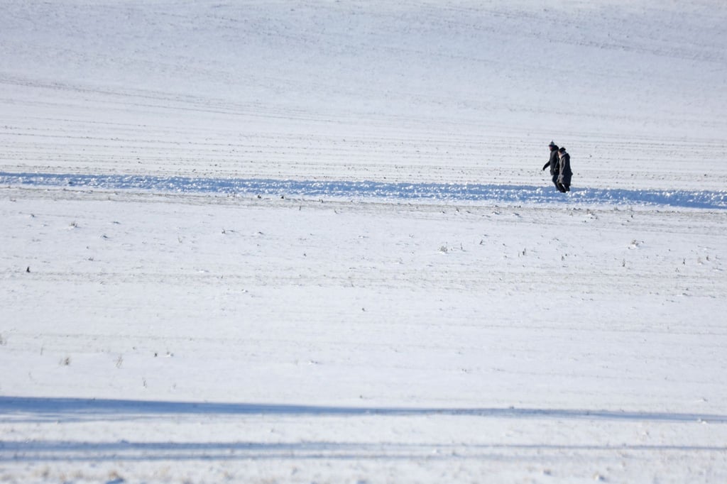 Auch in Sachsen-Anhalt müssen sich die Schülerinnen und Schüler am Freitag möglicherweise durch viel Schnee zur Schule kämpfen.