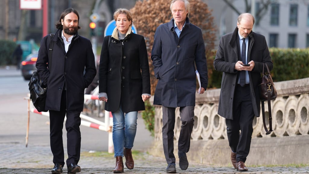 Christina Block, ihr Lebensgefährte Gerhard Delling und fünf weitere Angeklagte müssen nach dreiwöchiger Weihnachtspause wieder im Prozess um die Entführung zweier Kinder der Unternehmerin erscheinen. (Archivbild)