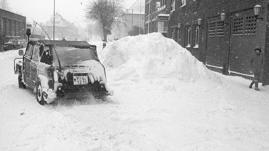 Der Winter 1978/79 gilt als einer der extremsten in der DDR. Die Kälte lähmte das öffentliche Leben, und selbst die Regierung geriet unter Druck.