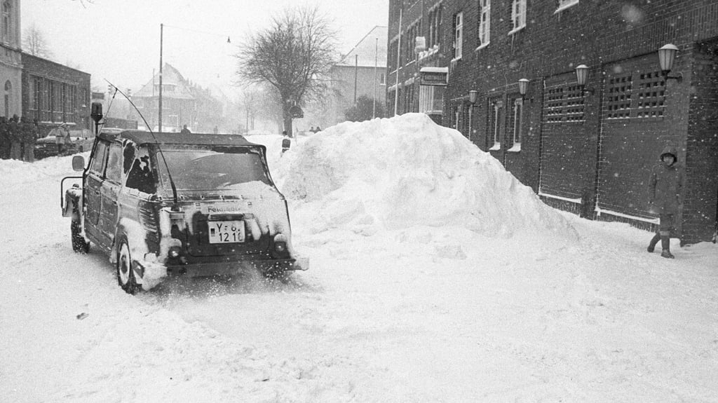 Der Winter 1978/79 gilt als einer der extremsten in der DDR. Die Kälte lähmte das öffentliche Leben, und selbst die Regierung geriet unter Druck.