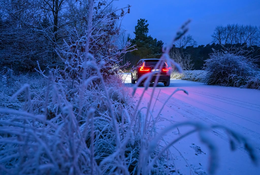 Wenn Schnee und Glätte etwa den Weg zur Schule kaum möglich machen - können Schulen dann schließen? (Symbolbild)