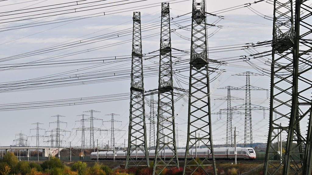 Der Entwurf für das sogenannte Kritis-Dachgesetz sieht bestimmte Schutzverpflichtungen aktuell lediglich für große Energieversorger vor. (Symbolbild)