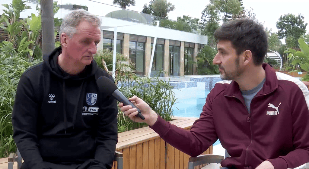 Petrik Sander, Trainer des 1. FC Magdeburg, war am Donnerstag im Trainingslager-Hotel in Side zu Gast beim Live-Talk von Volksstimme und Magdeburg Blau-Weiß mit Robert Rist.