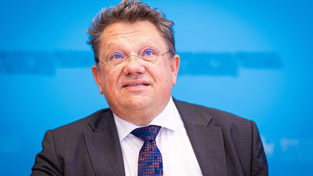 Minister Philippi verweist auf die Gefahren zugefrorener Seen und appelliert an Eltern sowie an die Solidarität mit Obdachlosen. (Archivbild)