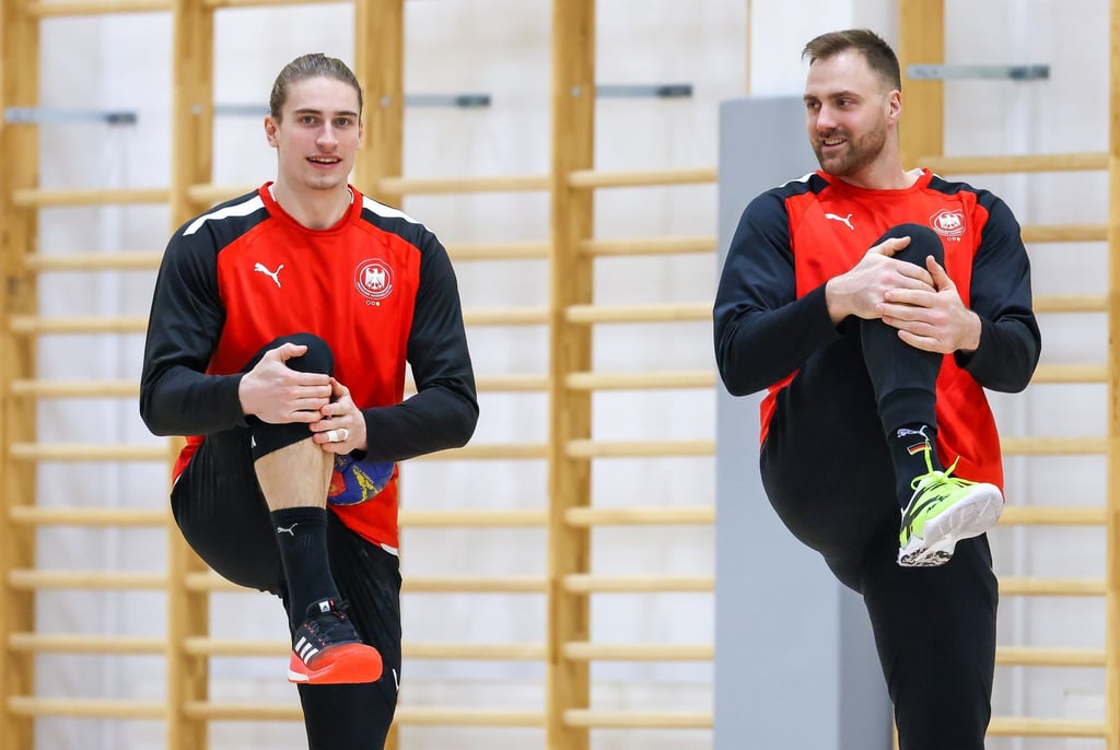 Juri Knorr (l) und Andreas Wolff werden zu Comic-Helden. (Archivbild)