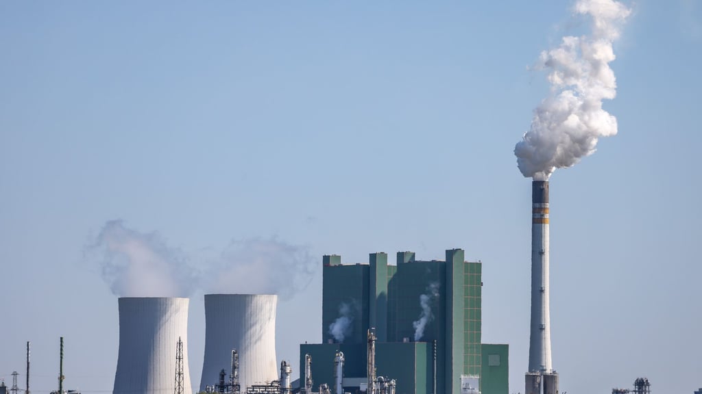 Das Kraftwerk Schkopau ist der größte Energieversorger in Sachsen-Anhalt. (Archivbild)