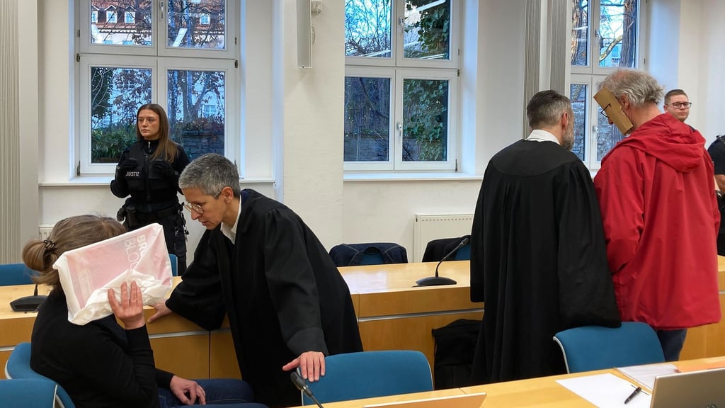 Der Prozess um eine mutmaßliche Geiselnahme einer jungen Frau am Landgericht Erfurt wird ausgesetzt, um Glaubwürdigkeitsgutachten zu erstellen. (Archivbild)