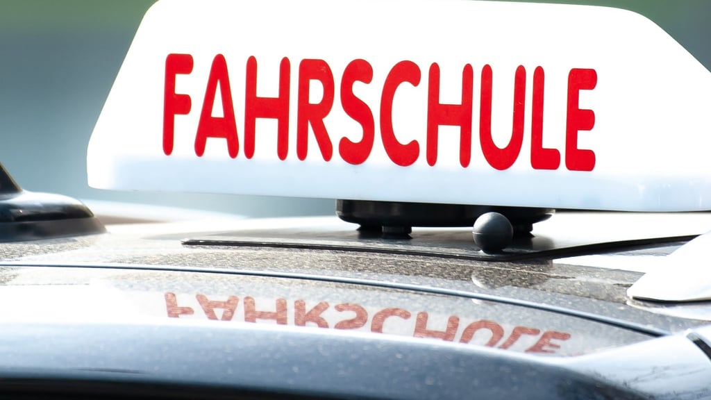 In Thüringen hat der Anteil an Fahrlehrerinnen im vergangenen Jahr einen neuen Höchststand erreicht. (Symbolbild)