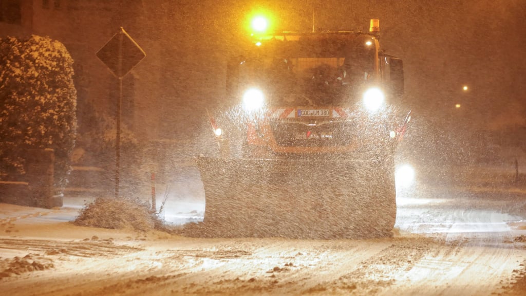 Winterdienste werden am 9. Januar stark im Einsatz sein. Unwetterartige Schneefälle sind vorhergesagt.