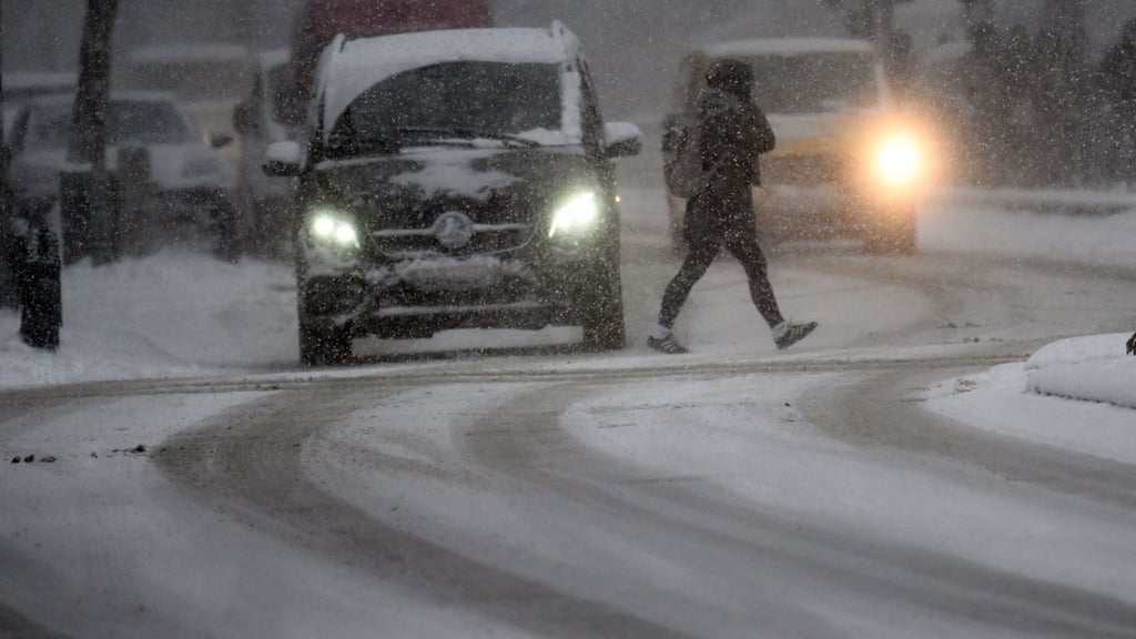 In der Nacht zum Freitag sollen Schnee und Wind für größere Behinderungen sorgen.