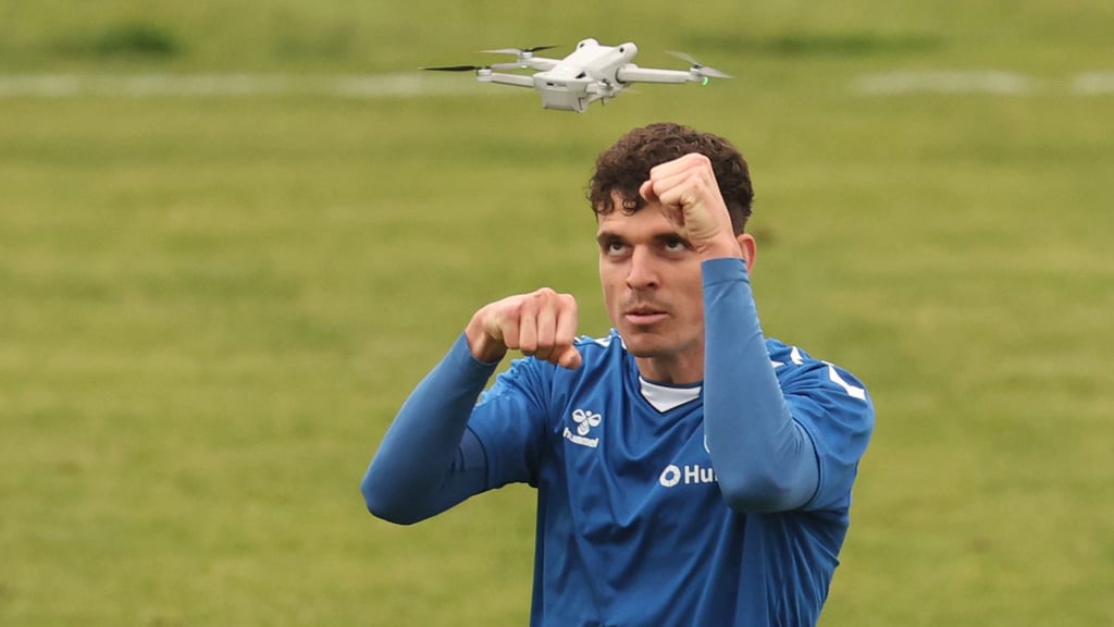 Mensch gegen Maschine: Tobias Müller gegen die Drohne von Videoanalyst Kevin Waliczek