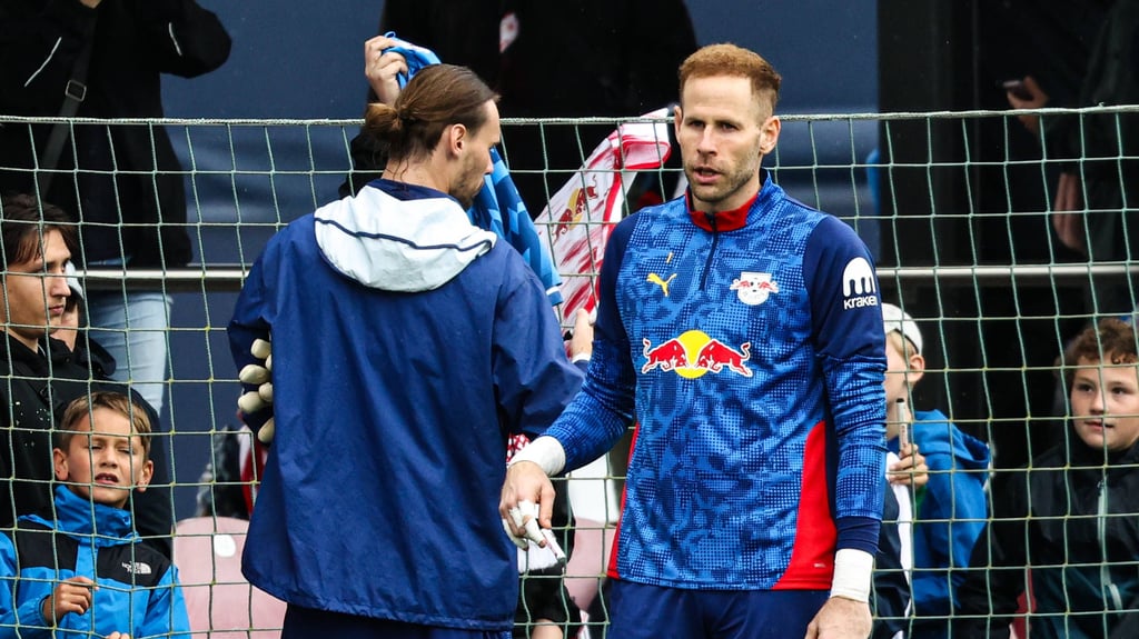 Torhüter bei RB Leipzig vor "Generationenwechsel": Akzeptiert Gulácsi weniger Gehalt?