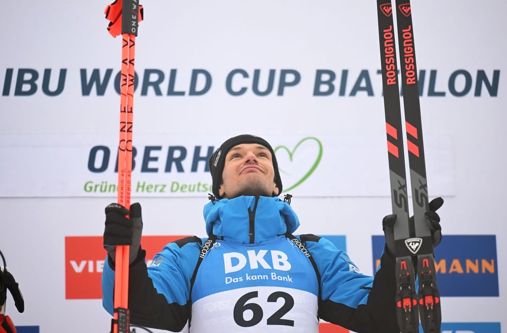 Tommaso Giacomel erinnerte nach seinem Sieg beim Biathlon-Weltcup in Oberhof an seinen gestorbenen Freund Sivert Bakken.