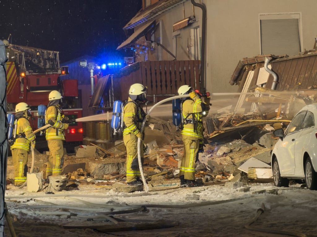 Am frühen Morgen wurden die Einsatzkräfte zu dem Haus gerufen.