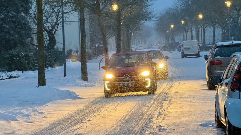 Wintersturmtief "Elli" hat Dessau-Roßlau erreicht. Autofahrer müssen vorsichtig sein.