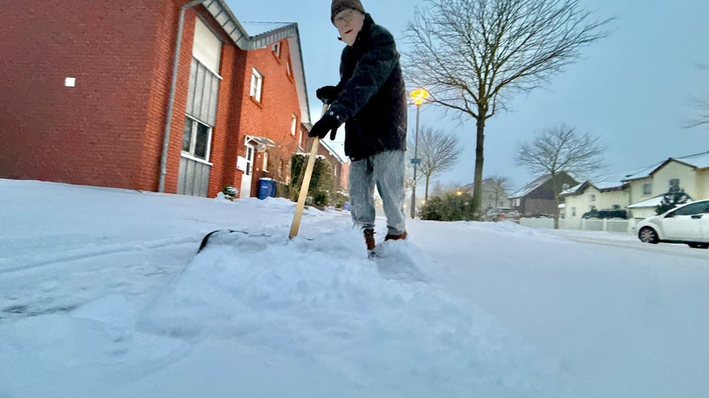 Schneeschippen in Dessau: Es ist einiges zu tun.