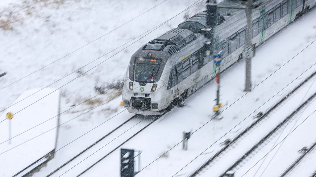 Sturmtief „Elli“ sorgt für Beeinträchtigungen im Bahnverkehr.