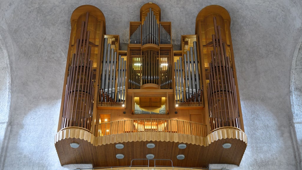 Die Jehmlich-Orgel in der Dresdner Kreuzkirche wird bis Ende März dieses Jahres umfangreich saniert (Archivbild).