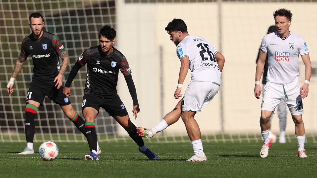 Abu-Bekir El-Zein (2.v.r.) traf am Freitag mit dem SSV Ulm auf seinen Ex-Club 1. FC Magdeburg.